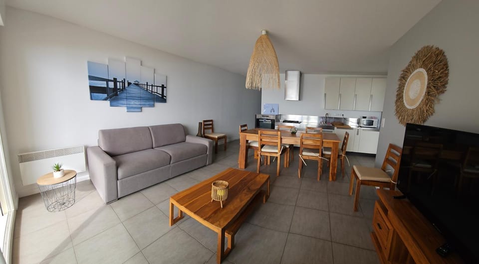 TV and multimedia, Kitchen or kitchenette, Living room, Dining area