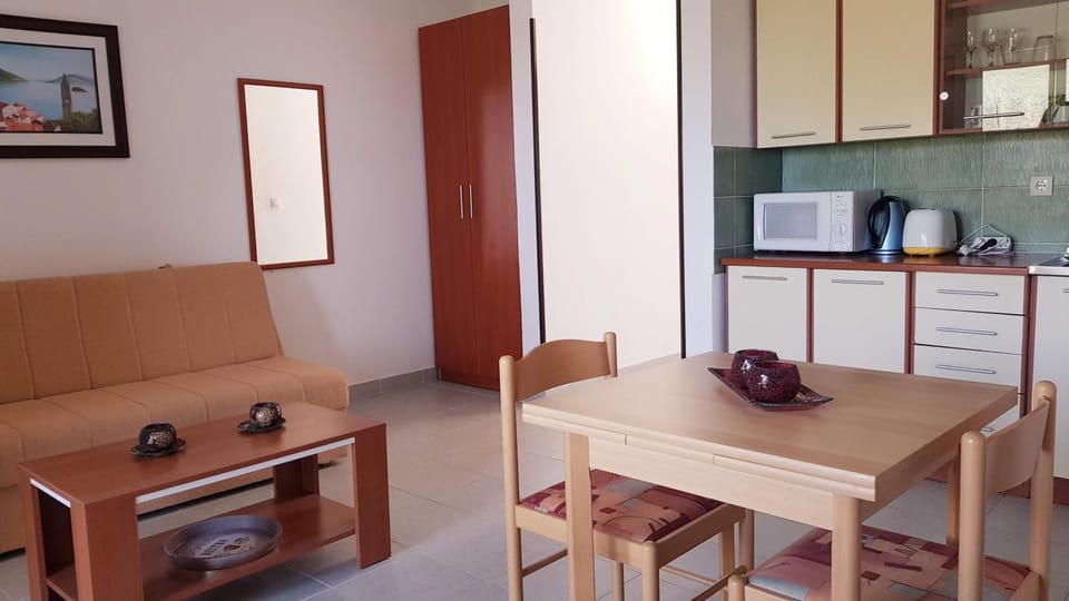 Kitchen or kitchenette, Living room, Dining area