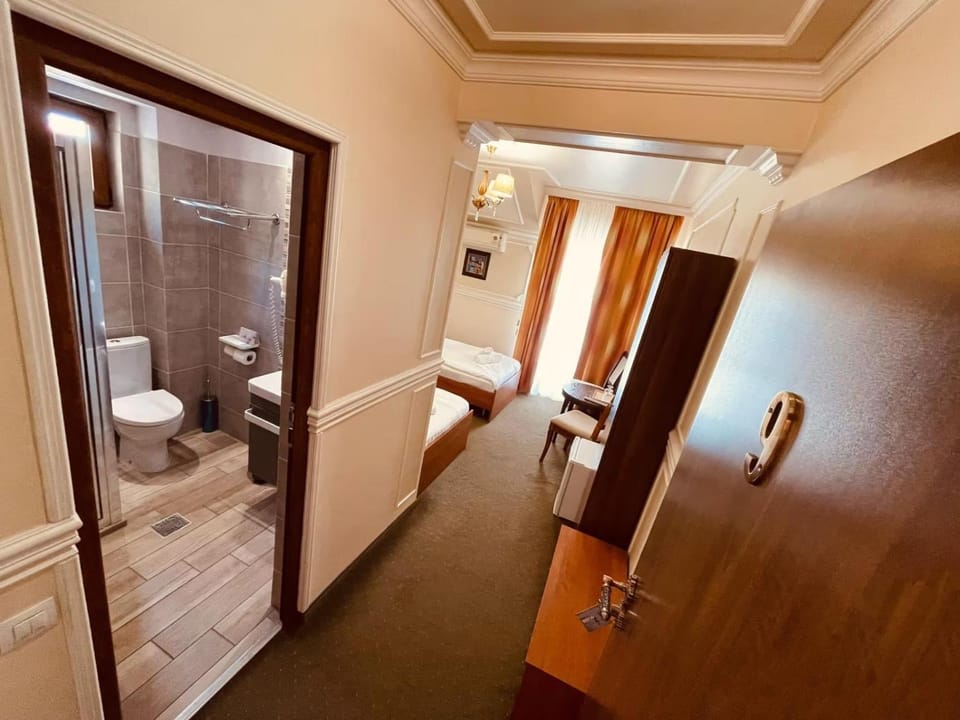 Pensiunea Romeo Tecuci Bed and Breakfast in Moldova