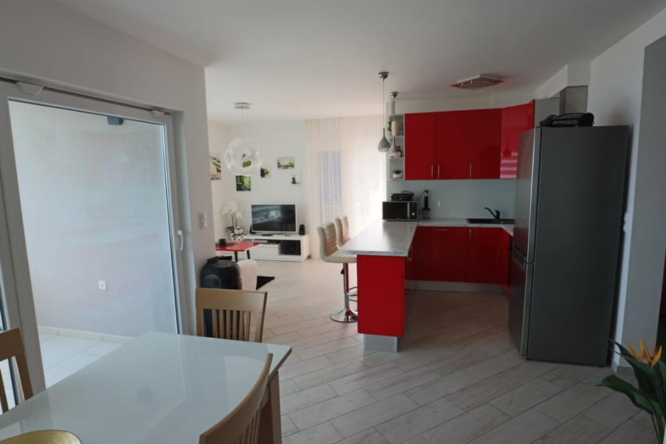 Kitchen or kitchenette, Dining area, pet friendly