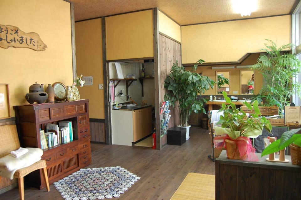 Communal lounge/ TV room