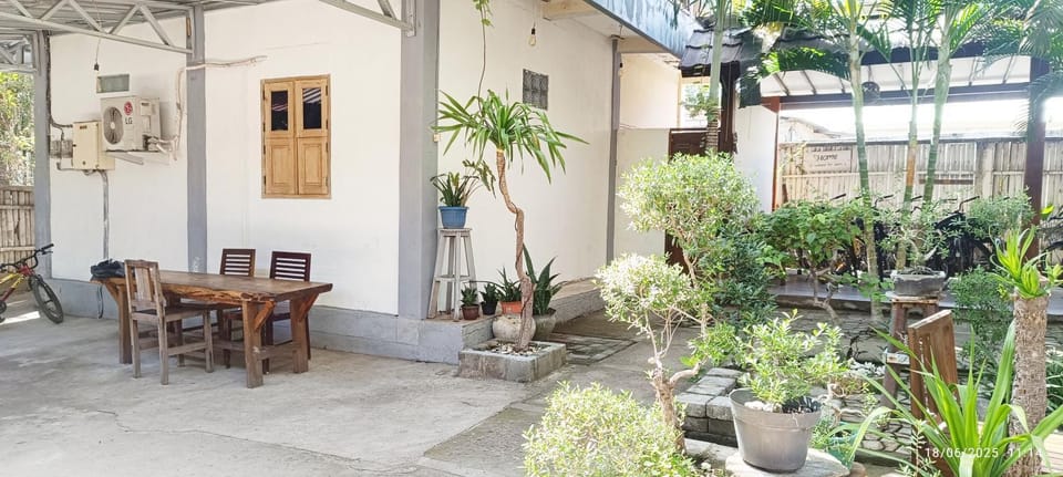 Uki village bungalows Bed and Breakfast in Pemenang