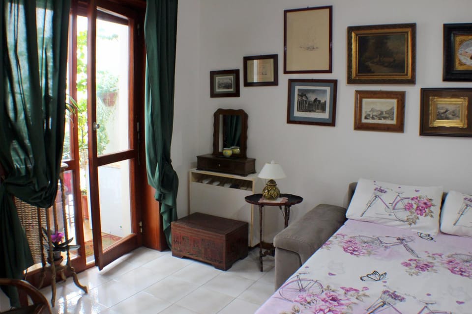 Bed, Living room, Bedroom