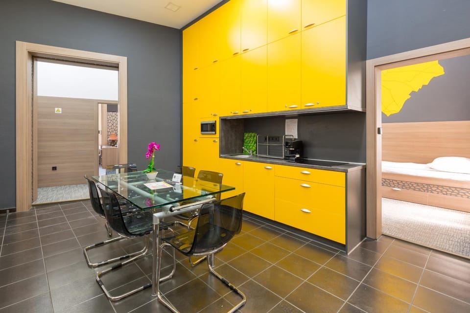 Kitchen or kitchenette, Dining area, Communal kitchen