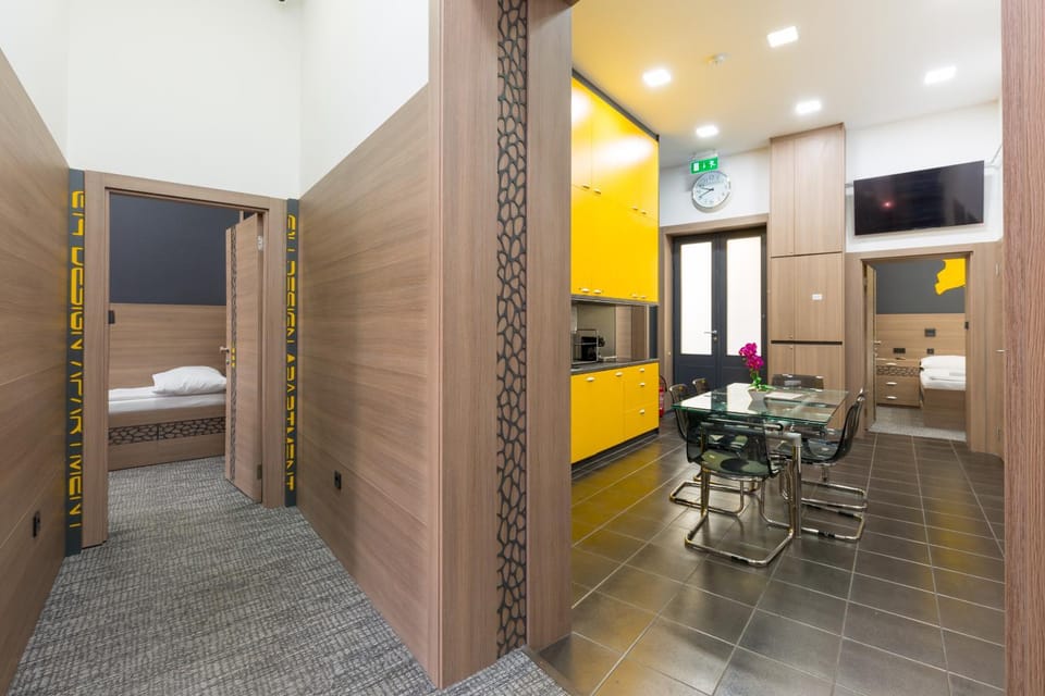 Kitchen or kitchenette, Dining area, Communal kitchen
