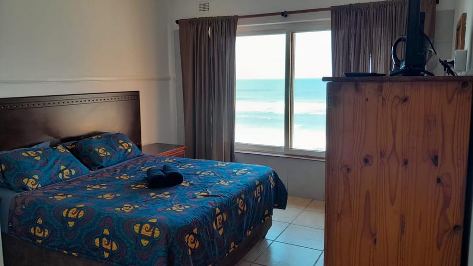 Photo of the whole room, Sea view