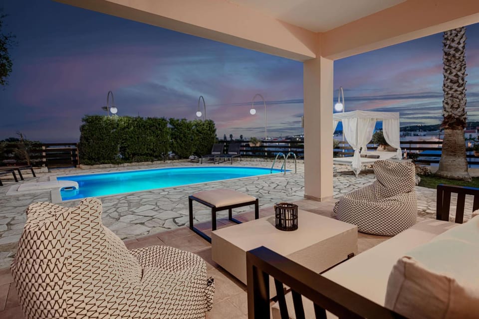 Pool view, Swimming pool, sunbed