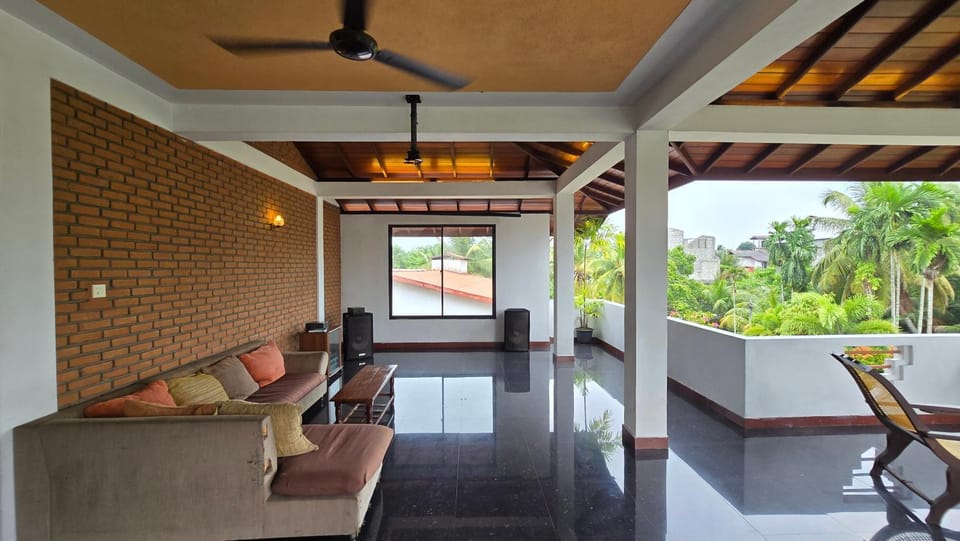View (from property/room), Balcony/Terrace, Living room, Seating area