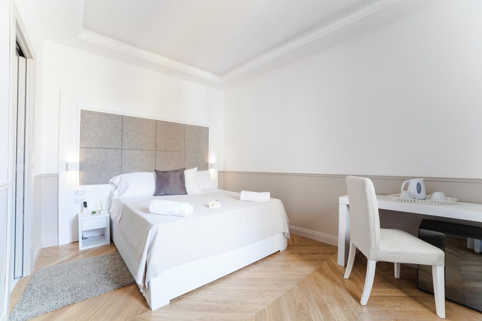 Restaurant/places to eat, Bed, Day, People, On-site shops, Photo of the whole room, Bedroom, Drinks, Non alcoholic drinks, Family