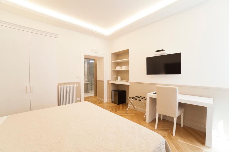 Bed, TV and multimedia, Photo of the whole room, Bedroom, hair dresser
