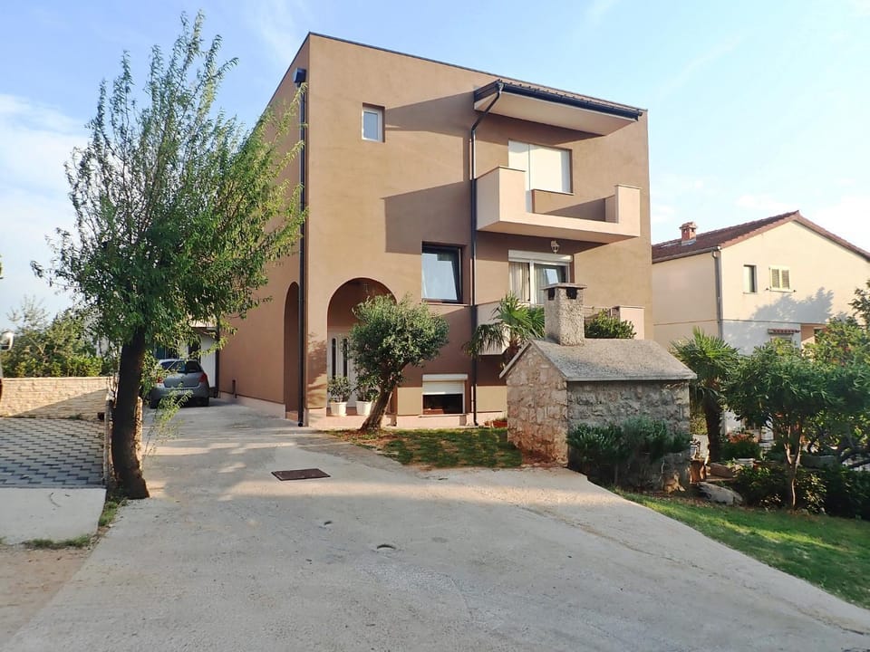 Property building, Facade/entrance
