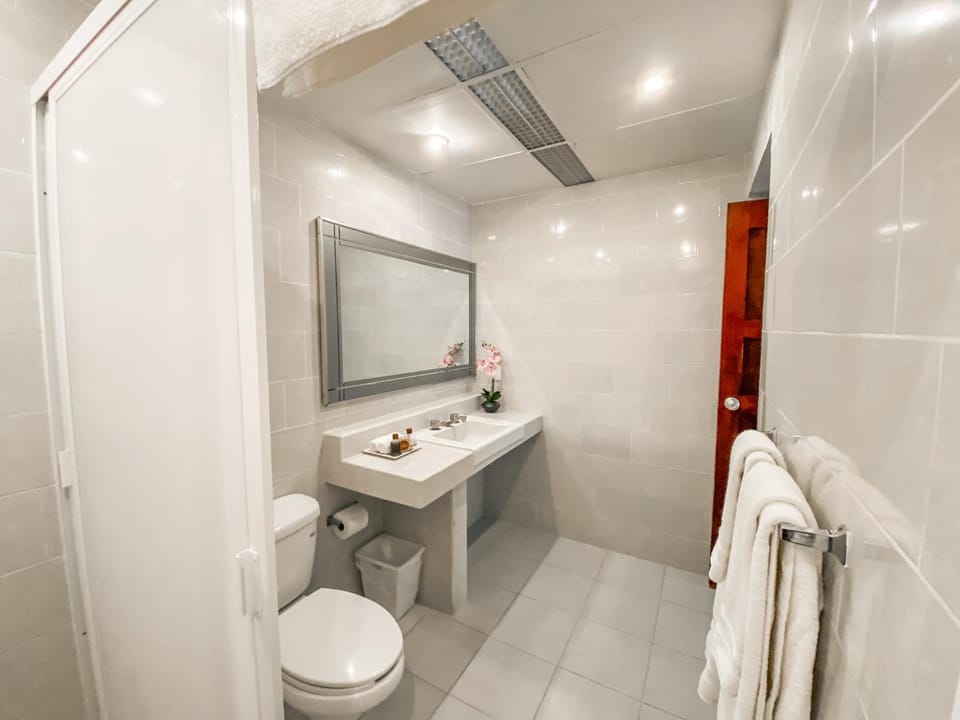 Bathroom, towels