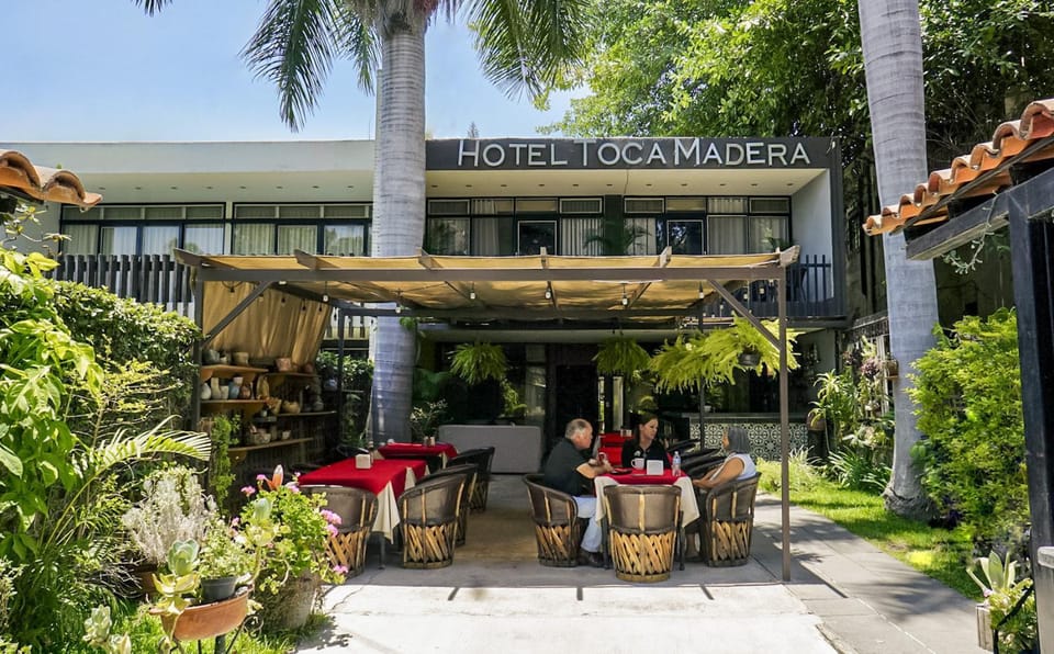 Restaurant/places to eat, Spring, Day, Banquet/Function facilities