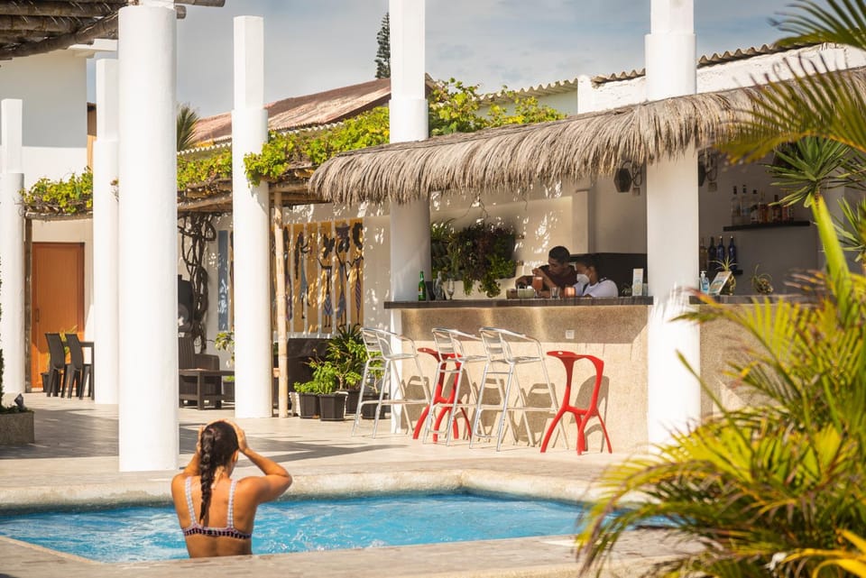 Shower, Garden, Solarium, Bathroom, Lounge or bar, Food and drinks, Beach, Pool view, Swimming pool, Drinks, Alcoholic drinks, Non alcoholic drinks, sunbed