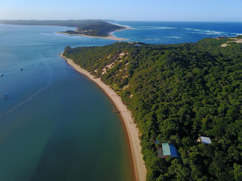 Property building, Nearby landmark, Natural landscape, Bird's eye view, Beach, Sea view, Swimming pool