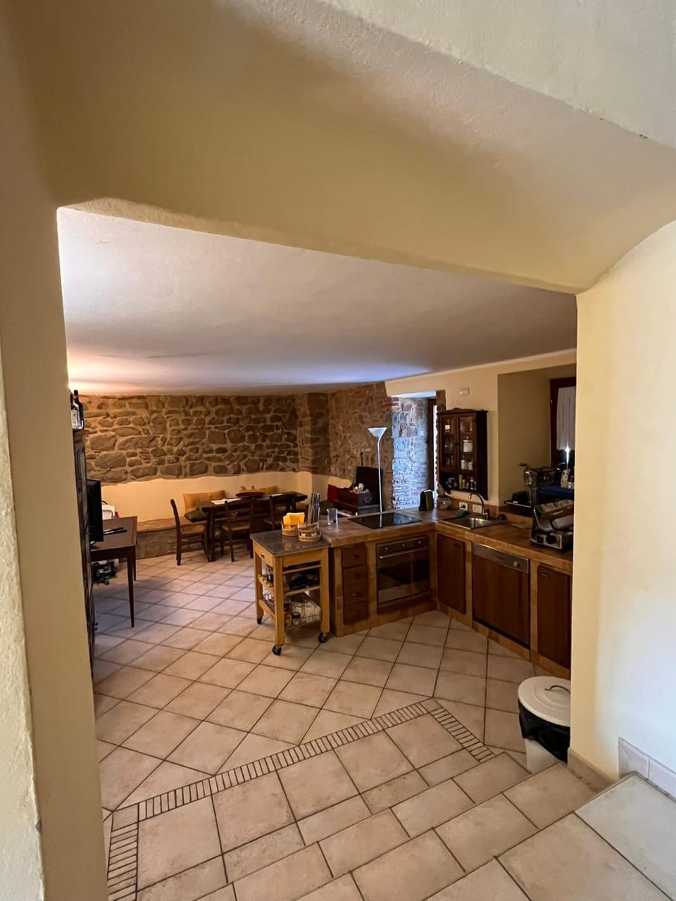 Kitchen or kitchenette, Dining area