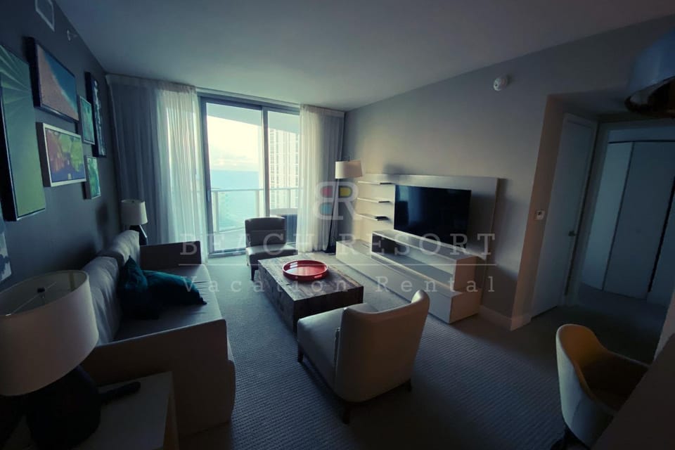 Luxury Beach Resort Apartment hotel in Hollywood Beach