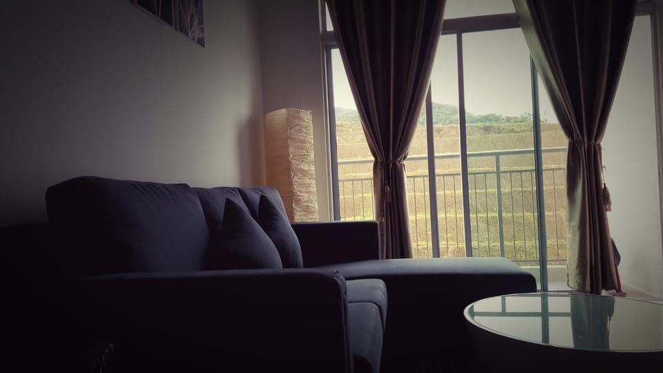 Balcony/Terrace, Living room, Mountain view