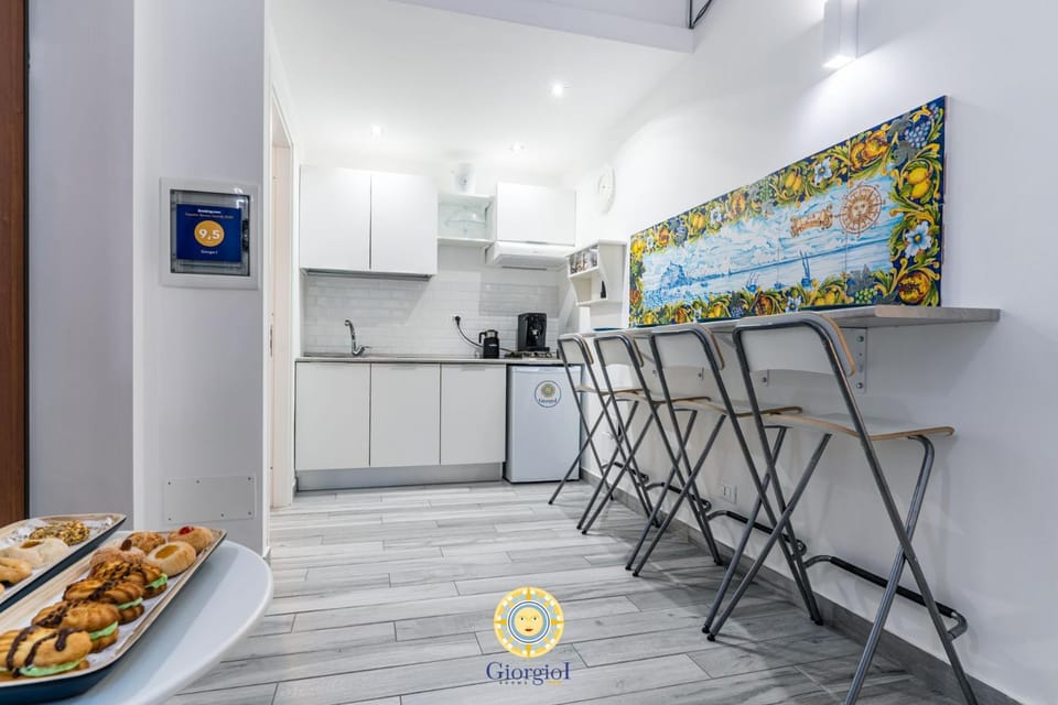 Kitchen or kitchenette, Breakfast