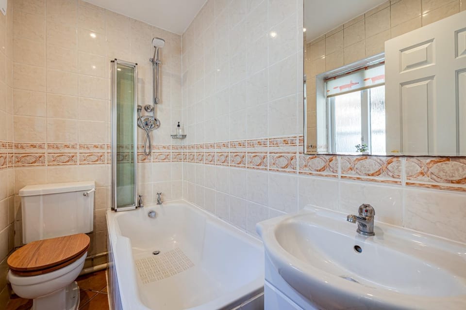 Shower, Bathroom, Shopping Area, Public Bath, Bath