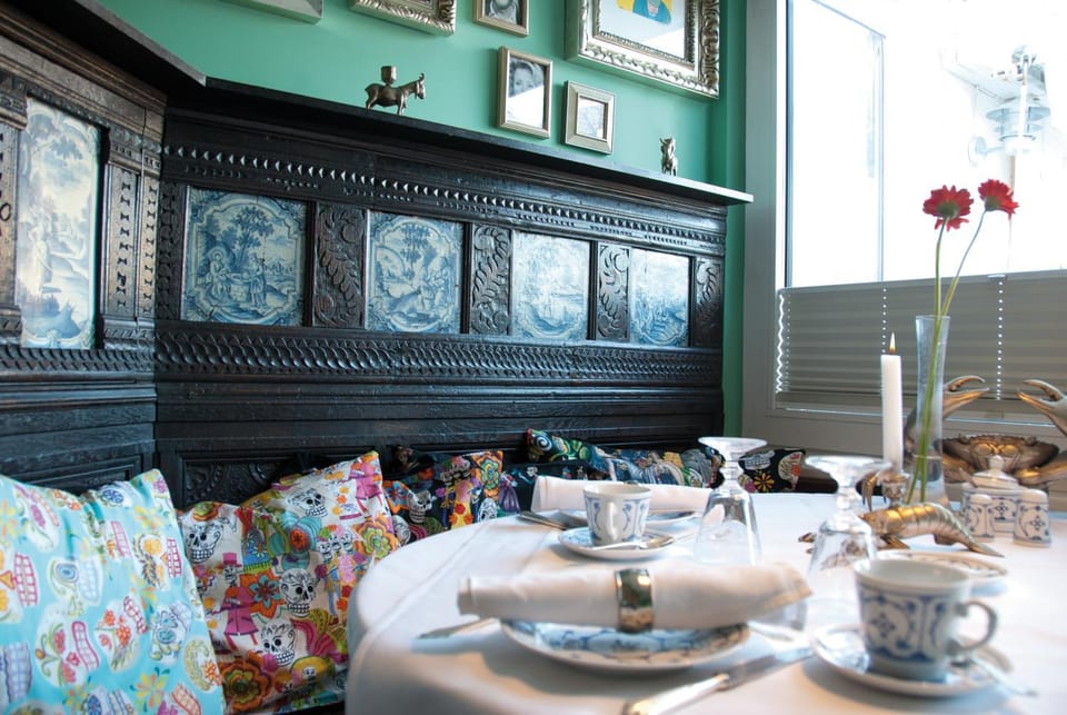 Restaurant/places to eat, Internal: Not applicable to any particular room