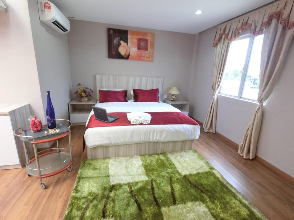 Garden view, Street view, bunk bed