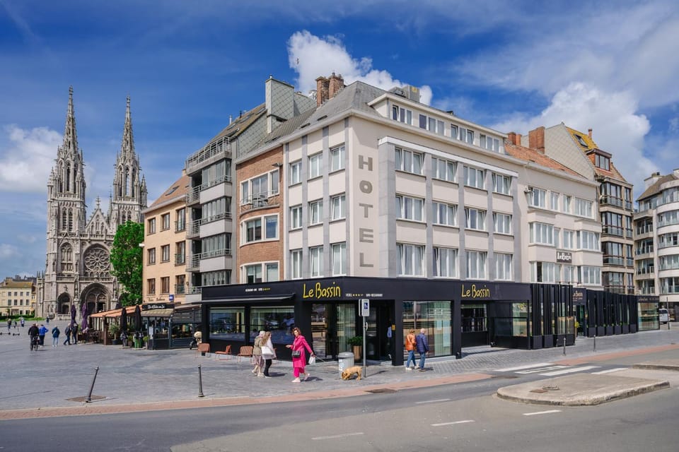 Facade/entrance, Day, Street view