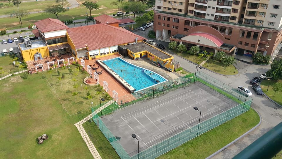 Restaurant/places to eat, Swimming pool
