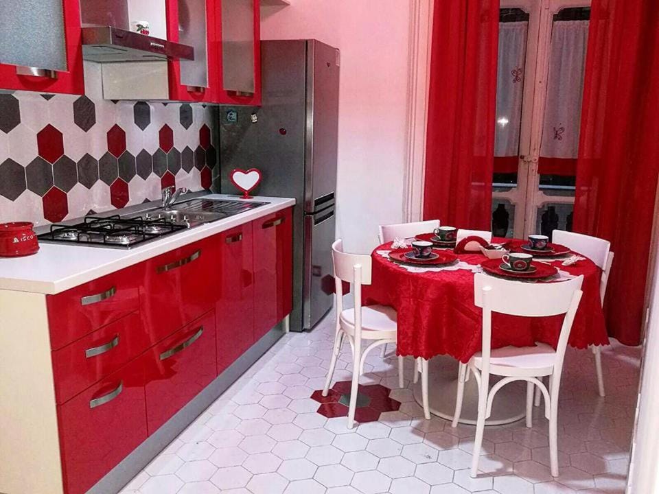 Kitchen or kitchenette, Street view