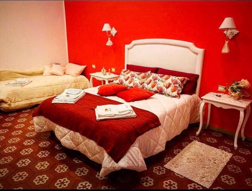 Photo of the whole room, Autumn