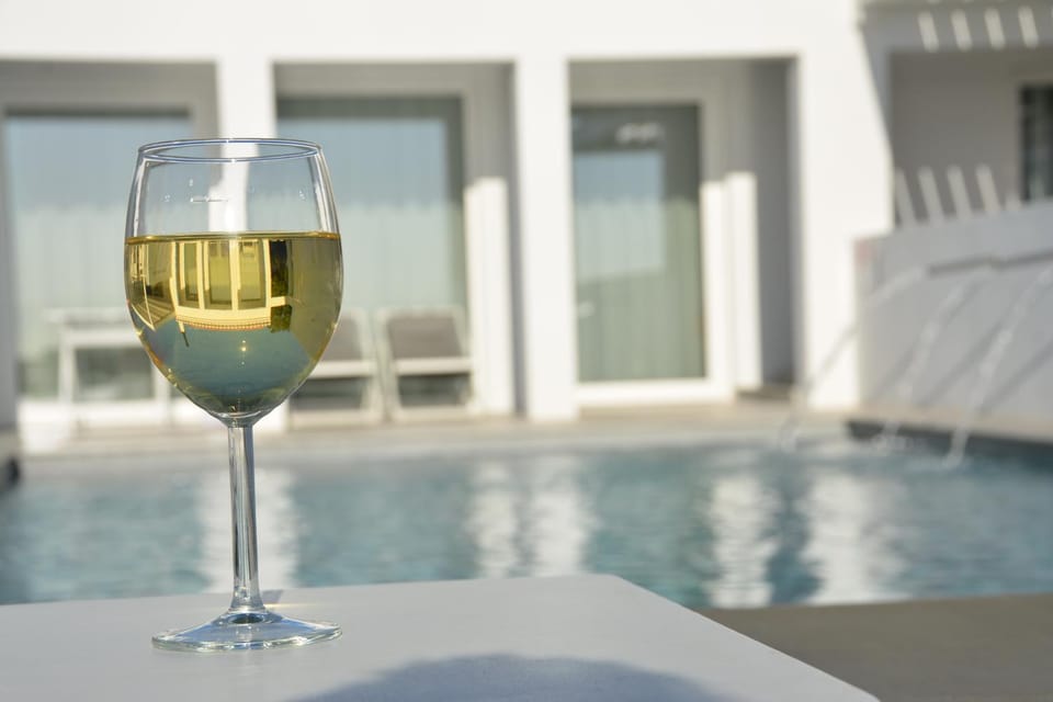 Balcony/Terrace, Swimming pool, Alcoholic drinks