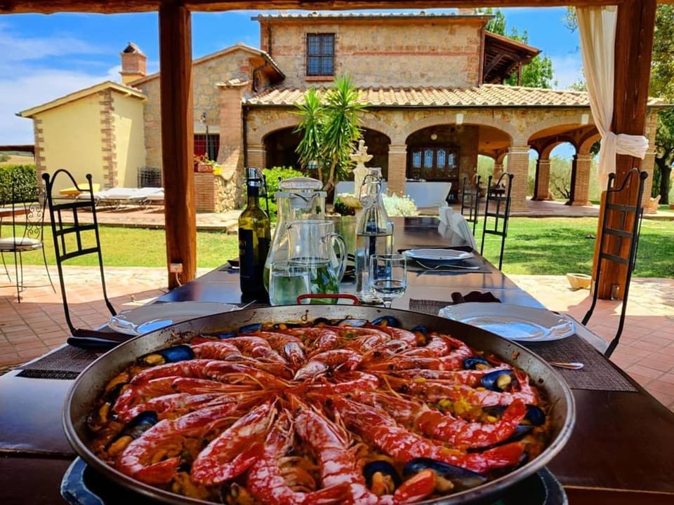 Restaurant/places to eat, Day, BBQ facilities, Food and drinks, Food, Lunch