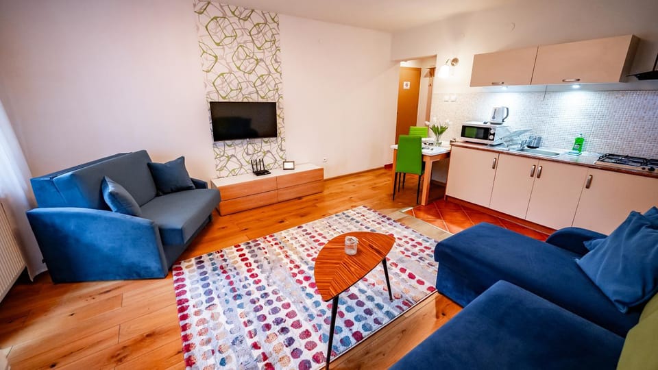TV and multimedia, Kitchen or kitchenette, Photo of the whole room