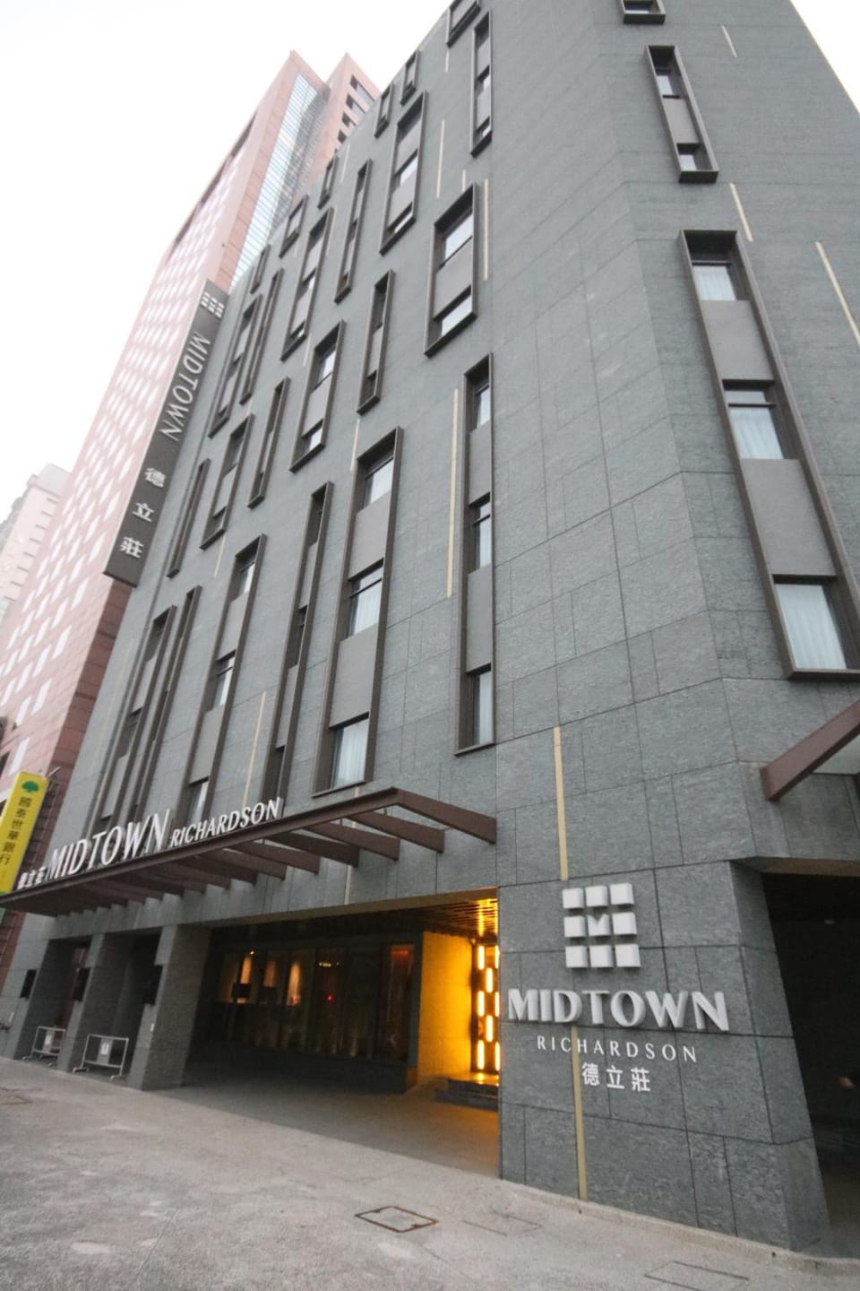 Facade/entrance