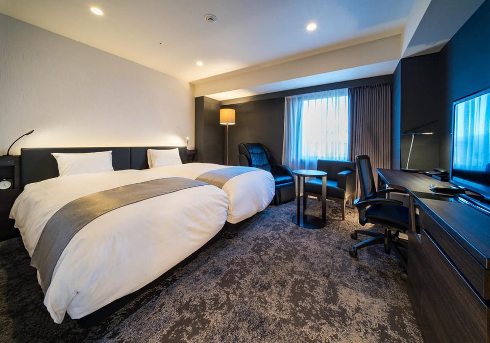 Photo of the whole room, Bedroom