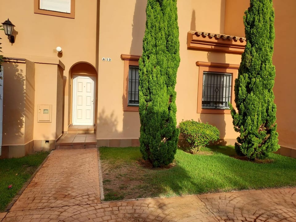 Facade/entrance, Off site