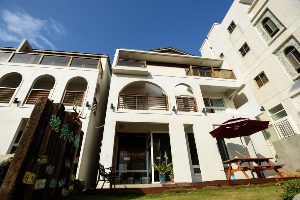 Patio, Facade/entrance