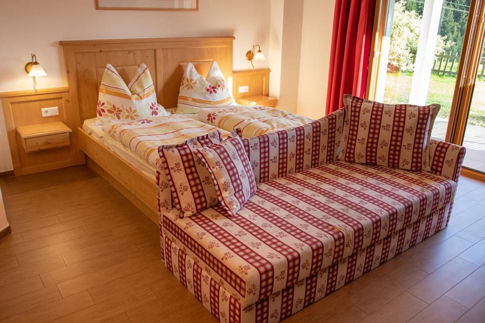 Bed, Photo of the whole room, Bedroom, Garden view, Family, towels