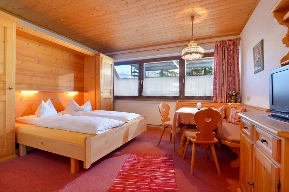 Bed, TV and multimedia, Photo of the whole room, Seating area