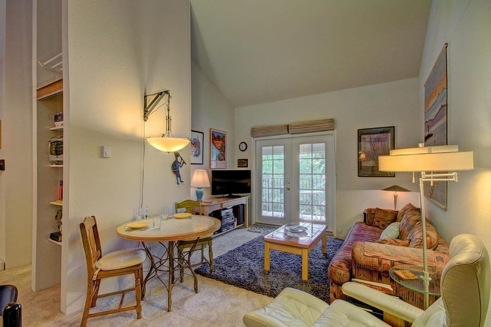 TV and multimedia, Living room, Dining area