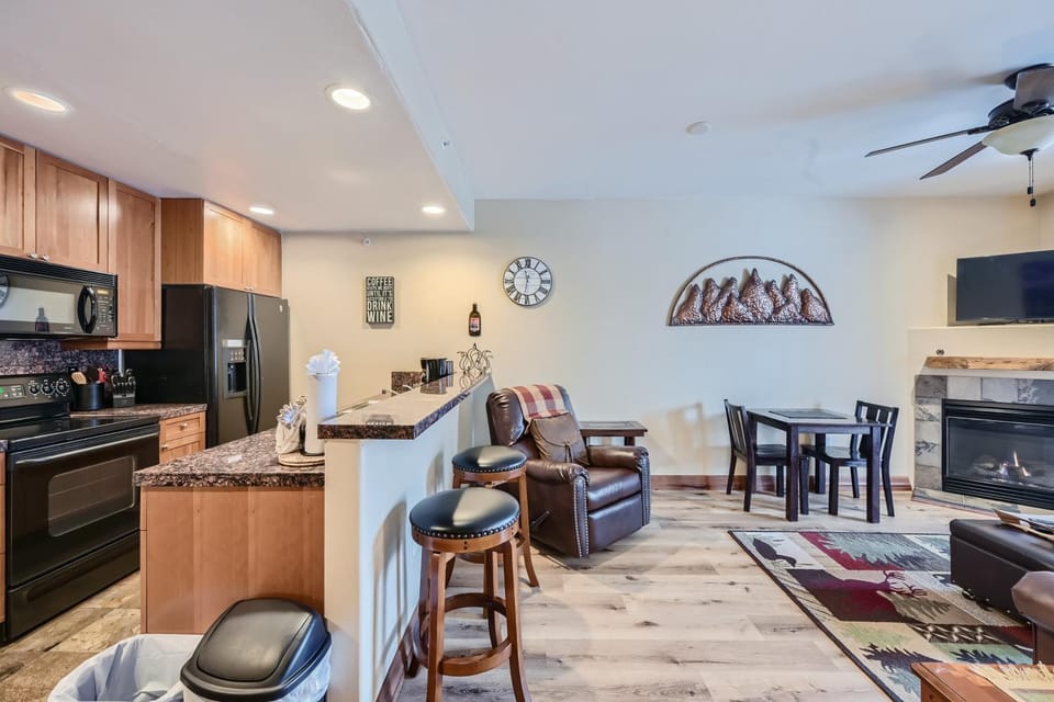 Kitchen or kitchenette, Living room, Dining area