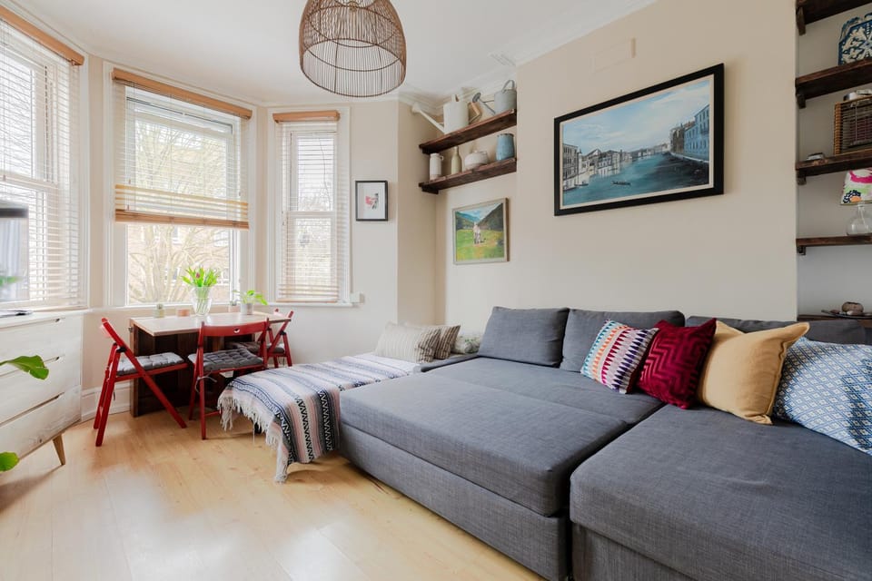 Bed, Living room