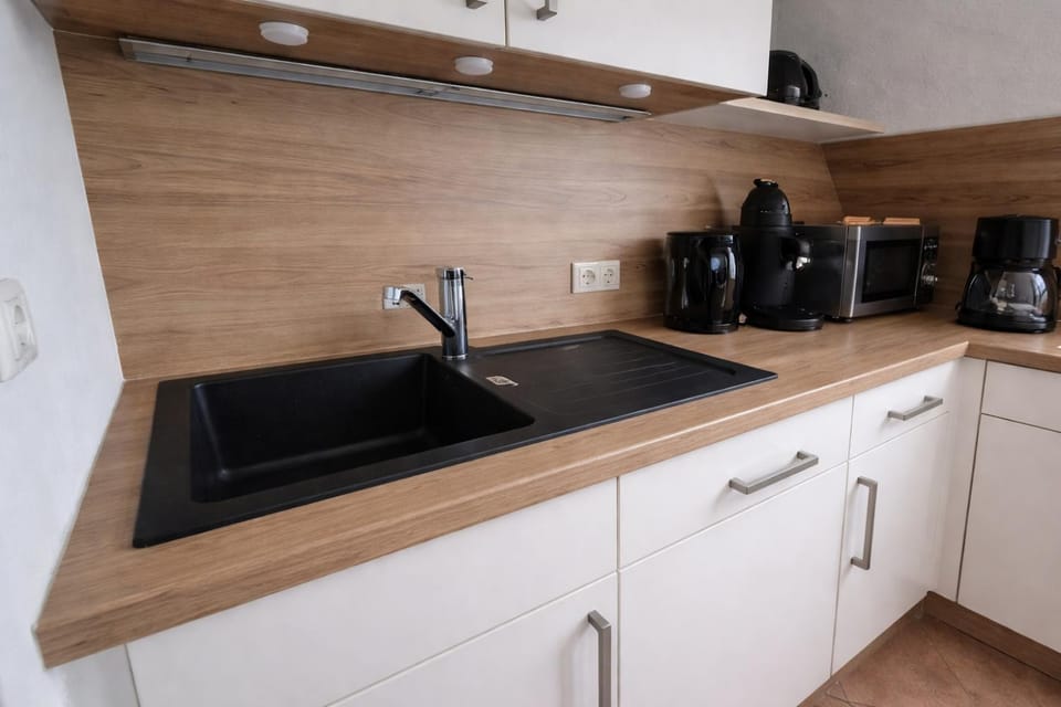 Kitchen or kitchenette, kitchen