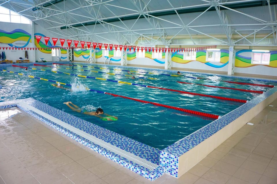 Balcony/Terrace, Swimming pool, children, young children, older children, group of guests