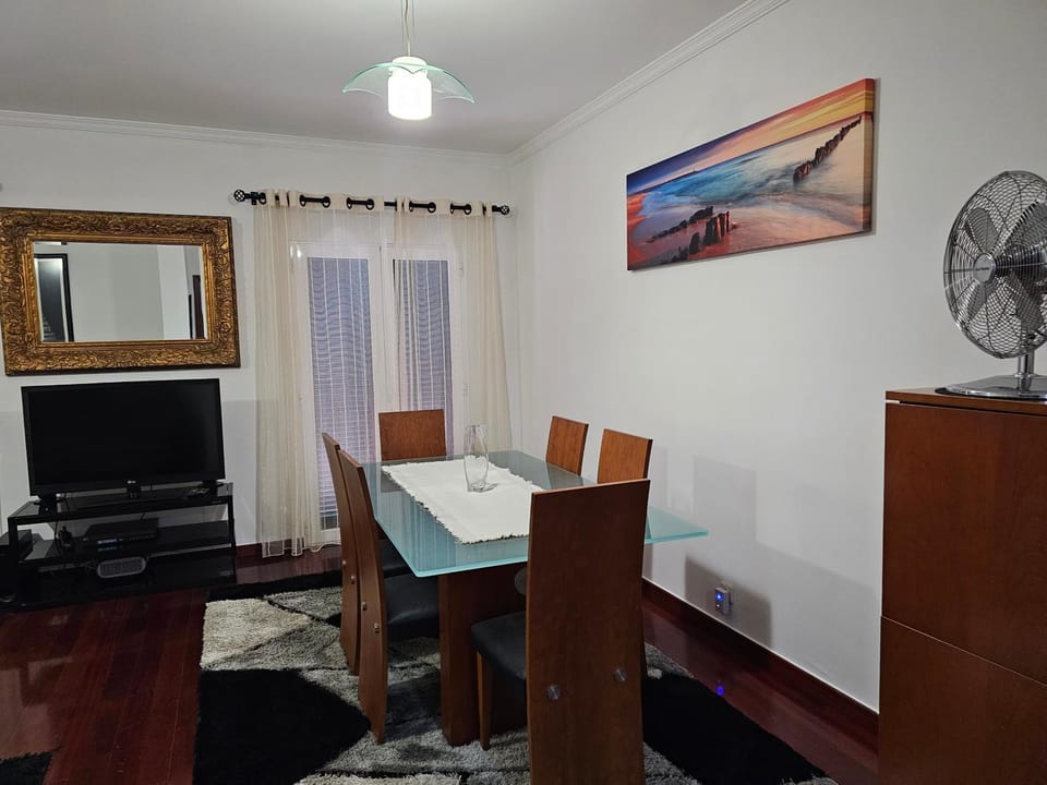 Communal lounge/ TV room, TV and multimedia, Living room, Seating area, Dining area, Evening entertainment, fireplace