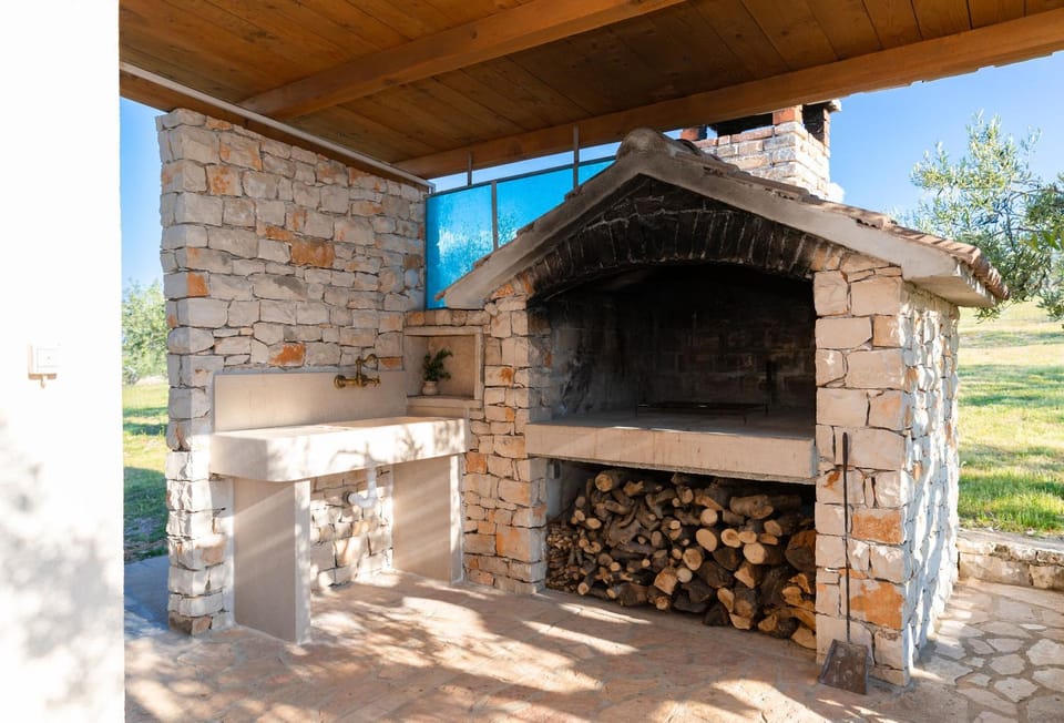 Patio, BBQ facilities, Garden