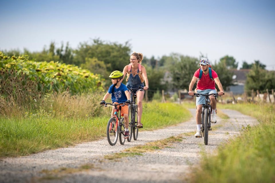 People, Natural landscape, Cycling, children, group of guests, Family