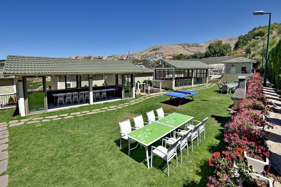 White Suites Chalet in North District