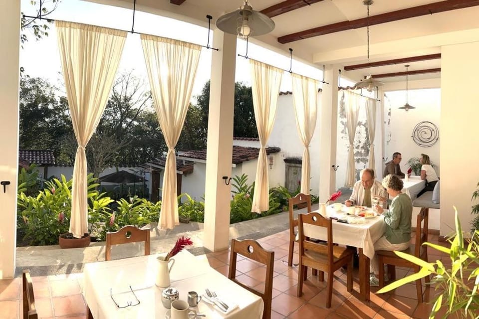 Restaurant/places to eat, Balcony/Terrace