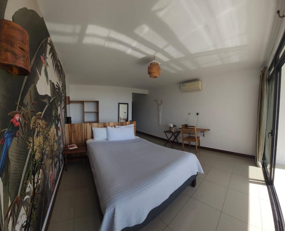Bed, Photo of the whole room, Bedroom, air conditioner